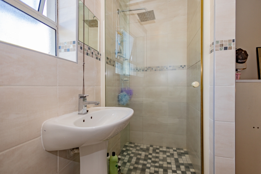 2 Bedroom Property for Sale in Oakglen Western Cape